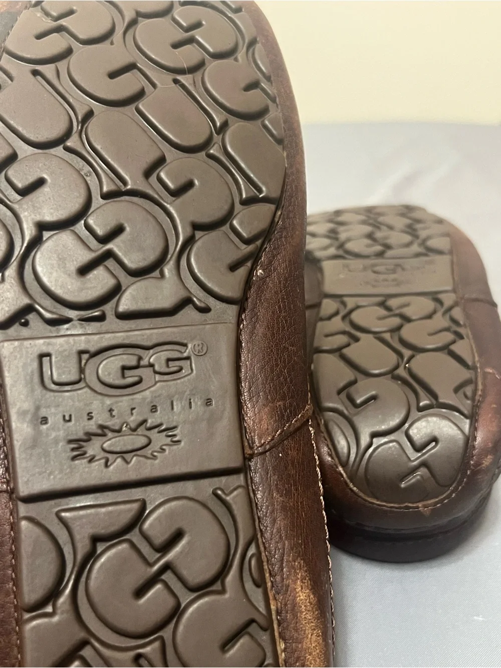UGG Ascot Slippers Mens 8 Brown Leather Sheepskin Lined Moccasin Rubber Sole